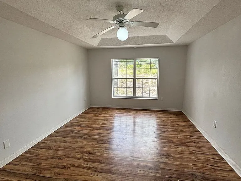 205 Golf Aire Blvd — Photo 10