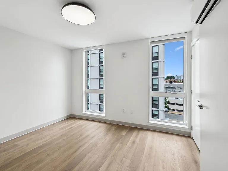 West 6th Apartments — Photo 49