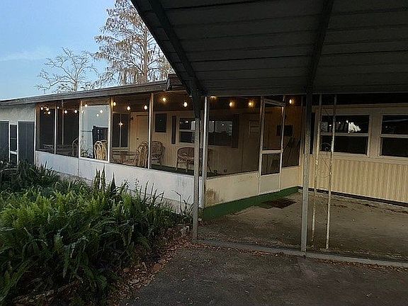 Side view of screen porch
