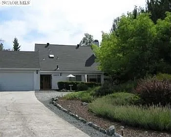 18103 Lake Forest Dr photo 1