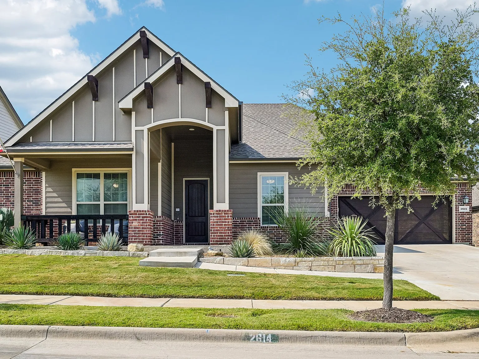 4 bed, 2940 sqft, $3,650 — Photo 2