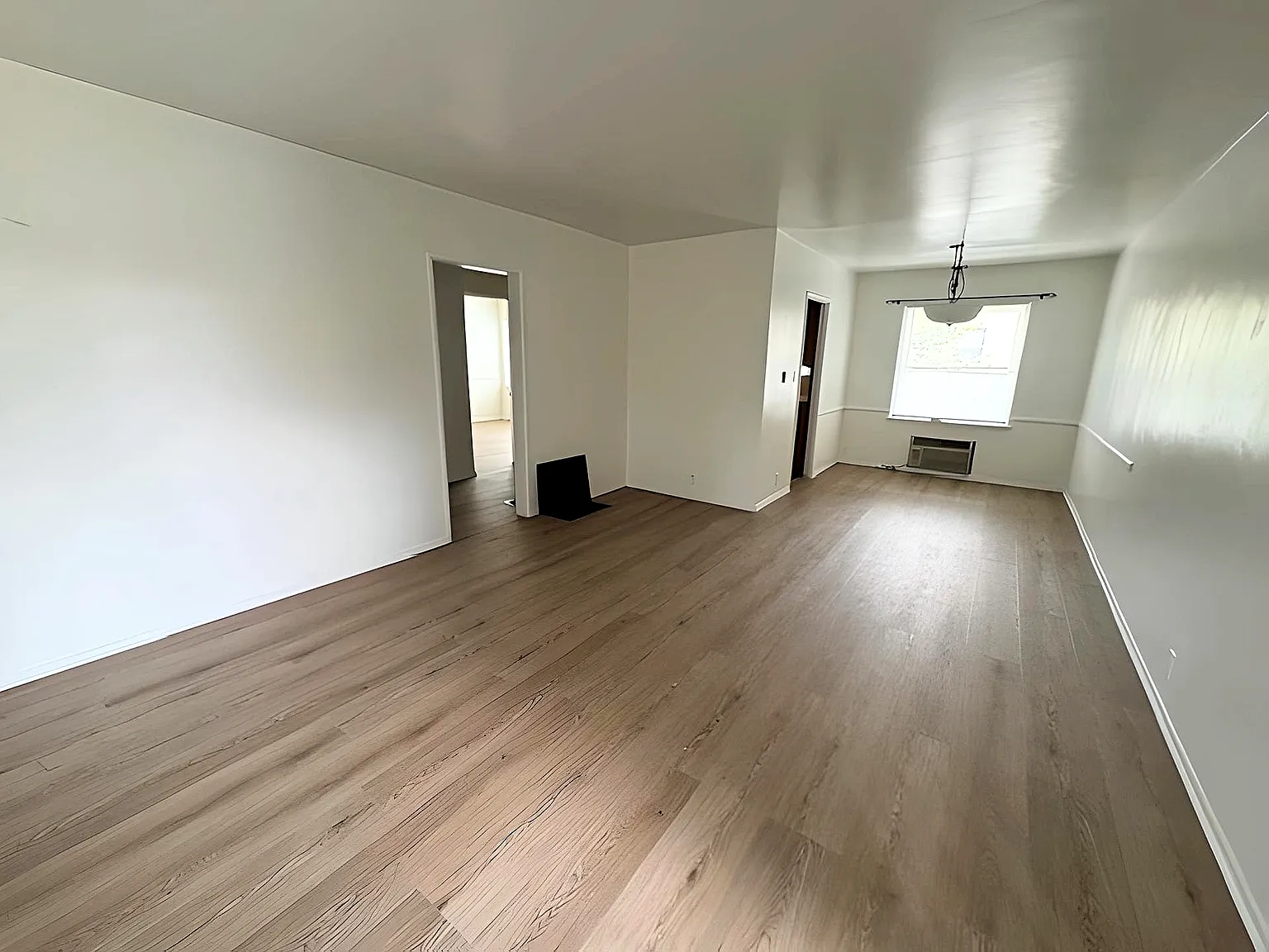 $2395/14914 Bassett St. Renovated Lower Level 2br, 1 Bth, Washer/Dryer Hookups! Van Nuys At Van Nuys — Photo 2