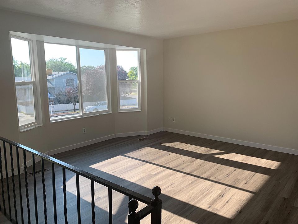 1st image of 3049 S Maxine St