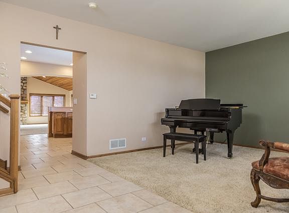 5th image of 1011 Lakewood Dr