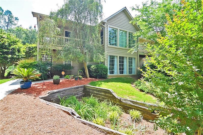 1st image of 702 Country Park Dr SE