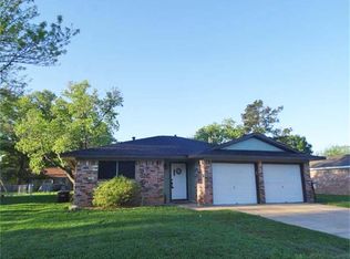 108 Finch Ln, Angleton, TX 77515