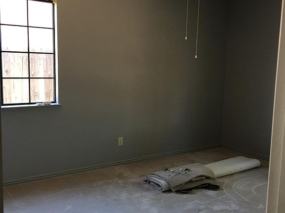 3rd image of 1304 Hilton Pl