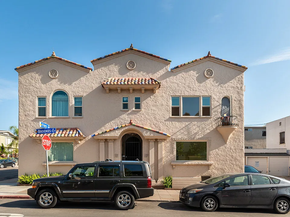 107 W Brookes Ave