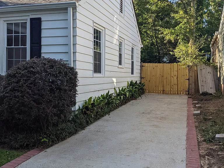 209 E Faris Rd — Photo 43