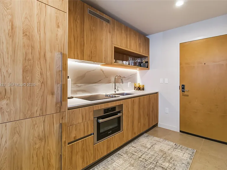 11 NE 6th St #1513 — Photo 7