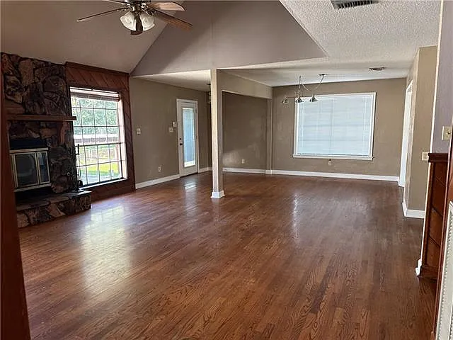 3 bed, 2.5 bath, 1725 sqft, $2,095 — Photo 4