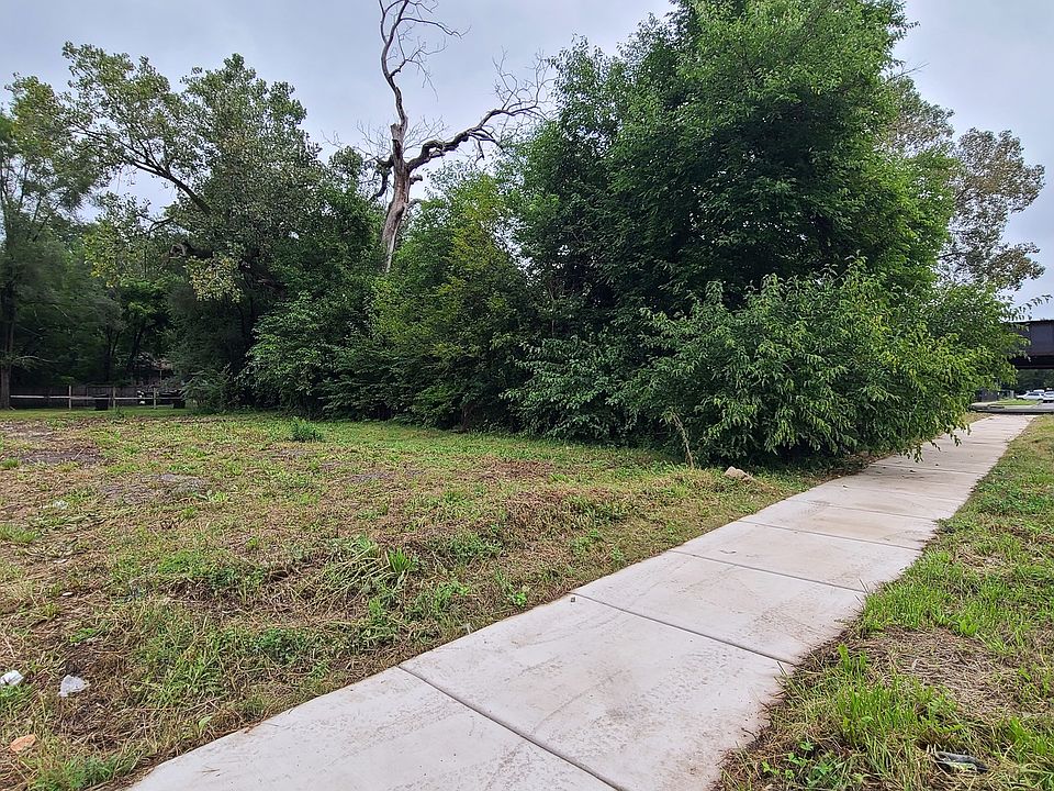 1st image of 610 W 62nd St