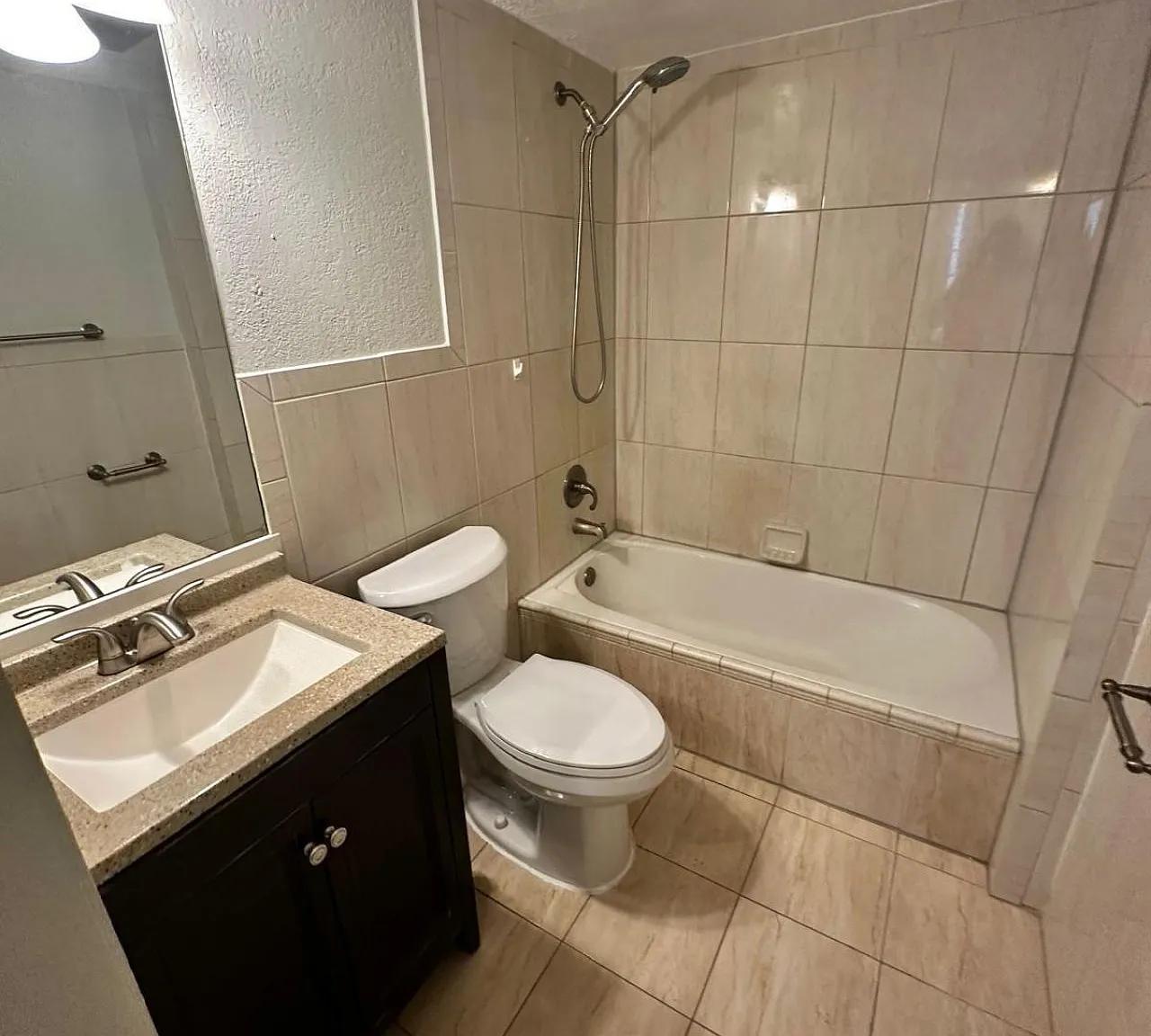 2 bed, 2.0 bath, 1116 sqft, $2,200 — Photo 2