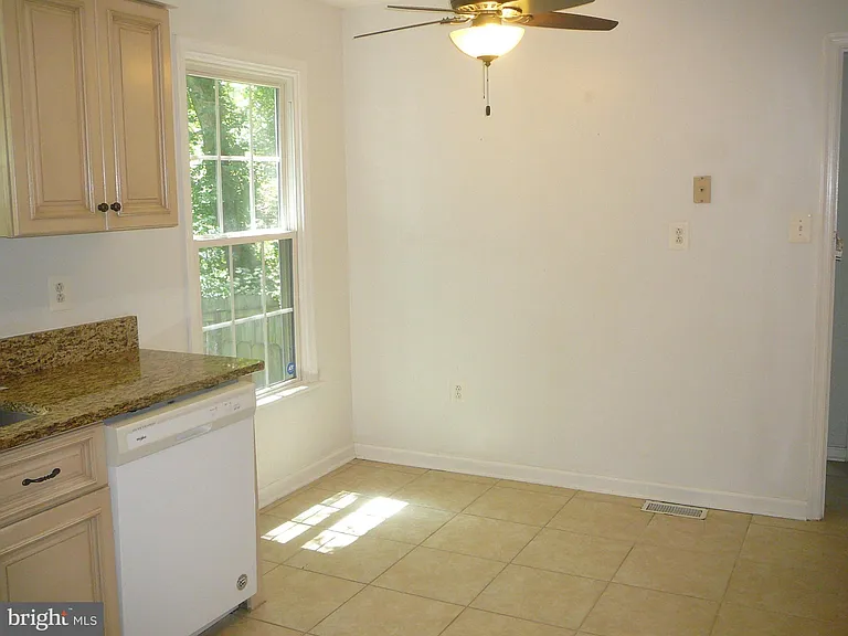 231 Vine Pl — Photo 10