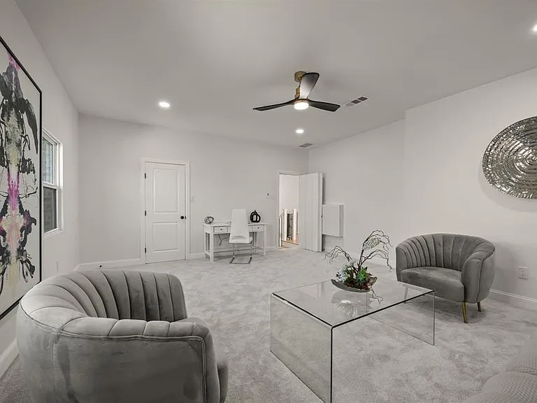 320 W Highland St — Photo 27