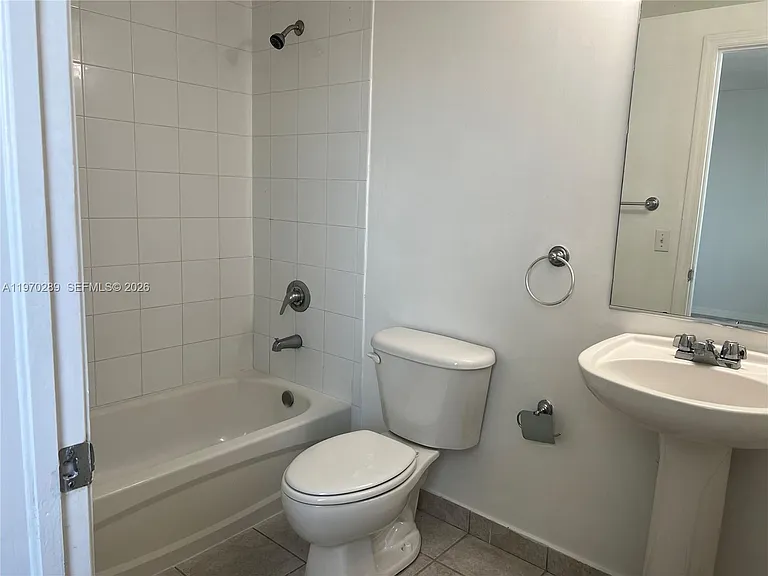 1 Glen Royal Pkwy #1112 — Photo 7