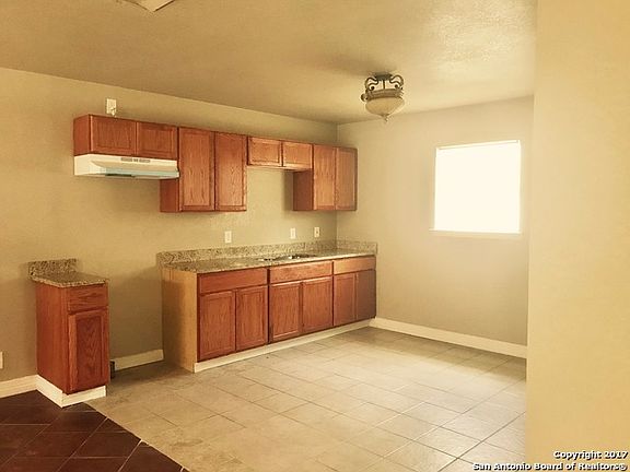 4th image of 926 Deely Pl