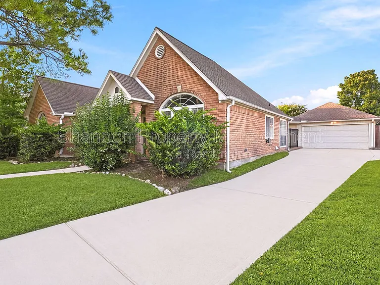 15911 Moon Rock Dr — Photo 2