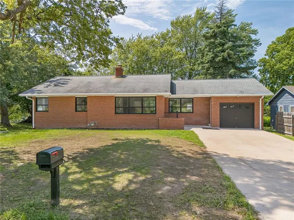 106 S 14th St, Savannah, MO 64485