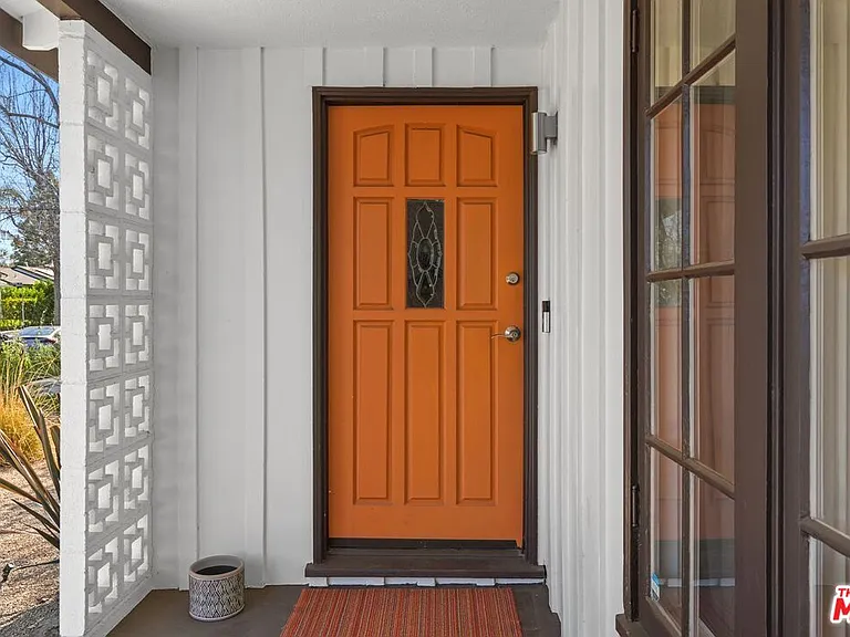 5507 Van Noord Ave — Photo 8