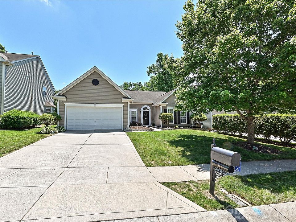 1st image of 1029 Canopy Dr