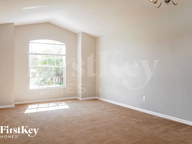 2101 Laparelle Dr — Photo 5