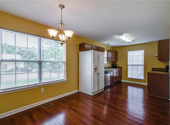 5th image of 1114 McDonough Cir