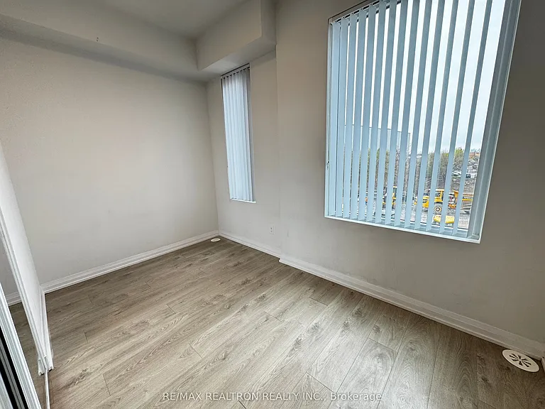 1050 Portage Pkwy #Townhouse 33 — Photo 14
