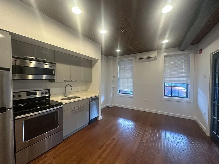 THE PORTLAND APARTMENTS — Photo 38