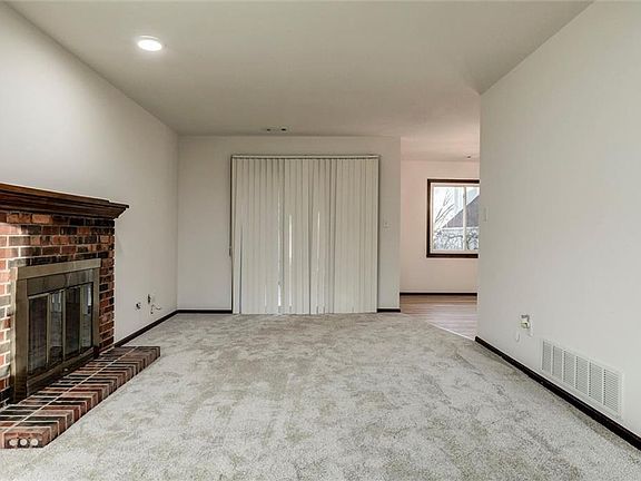 5th image of 3220 Creekwood Dr