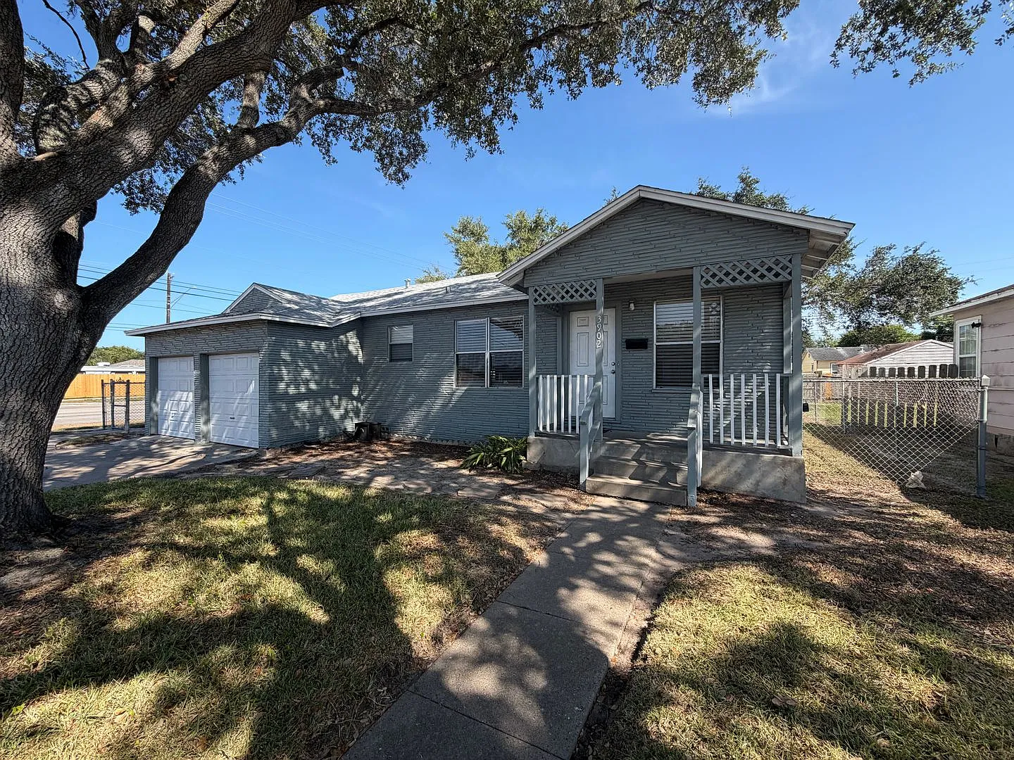 3 Bedroom 2 Bath In Collier Park — Photo 2