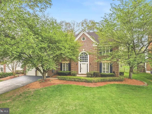 15118 Wetherburn Dr, Centreville, VA 20120