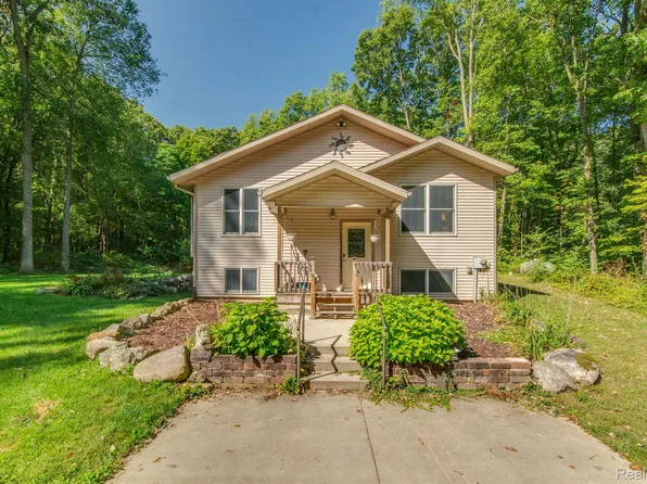 11375 Clinton Rd, Rives Junction, MI 49277