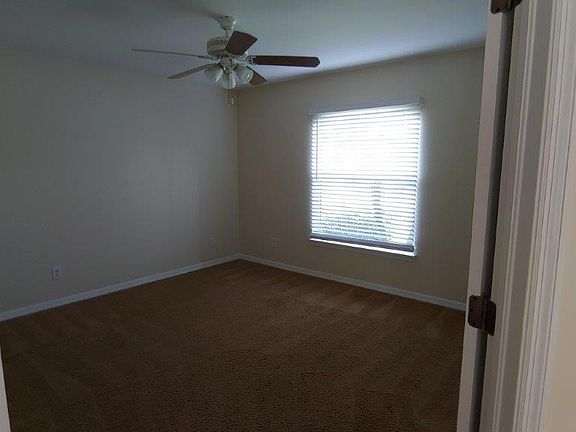 3rd image of 1220 Ederle St E