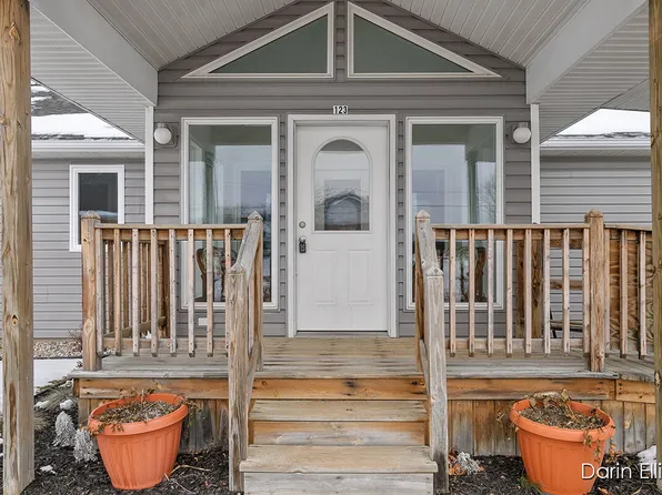 123 E Linden St, Carson City, MI 48811