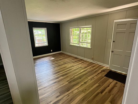 3rd image of 1366 Forest View Rd #B