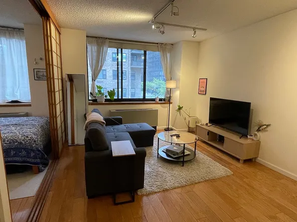 250 E 40th St APT 4D, New York, NY 10016