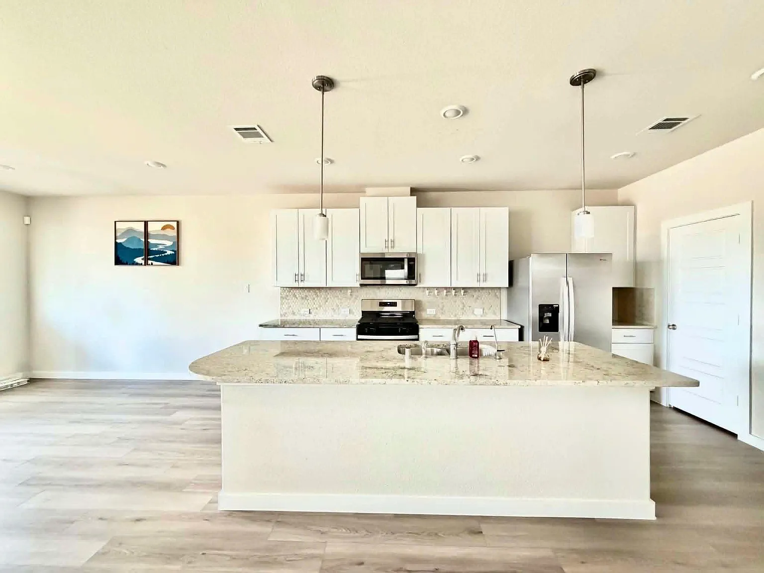 3 bed, 2.5 bath, 1703 sqft, $2,200 — Photo 3