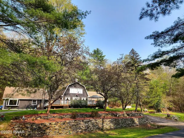 20 Chuck Foster Dr, Hawley, PA 18428
