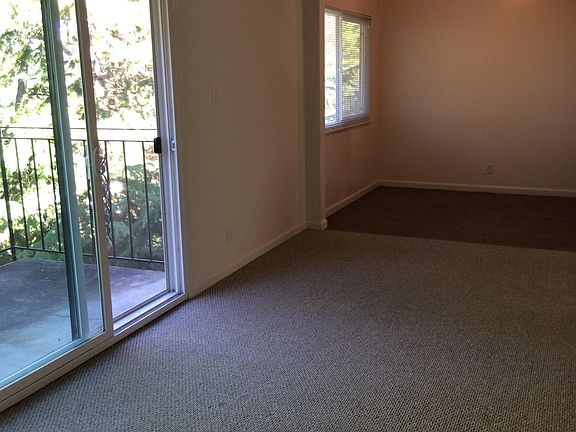 3rd image of 2031 Ascot Dr APT 6