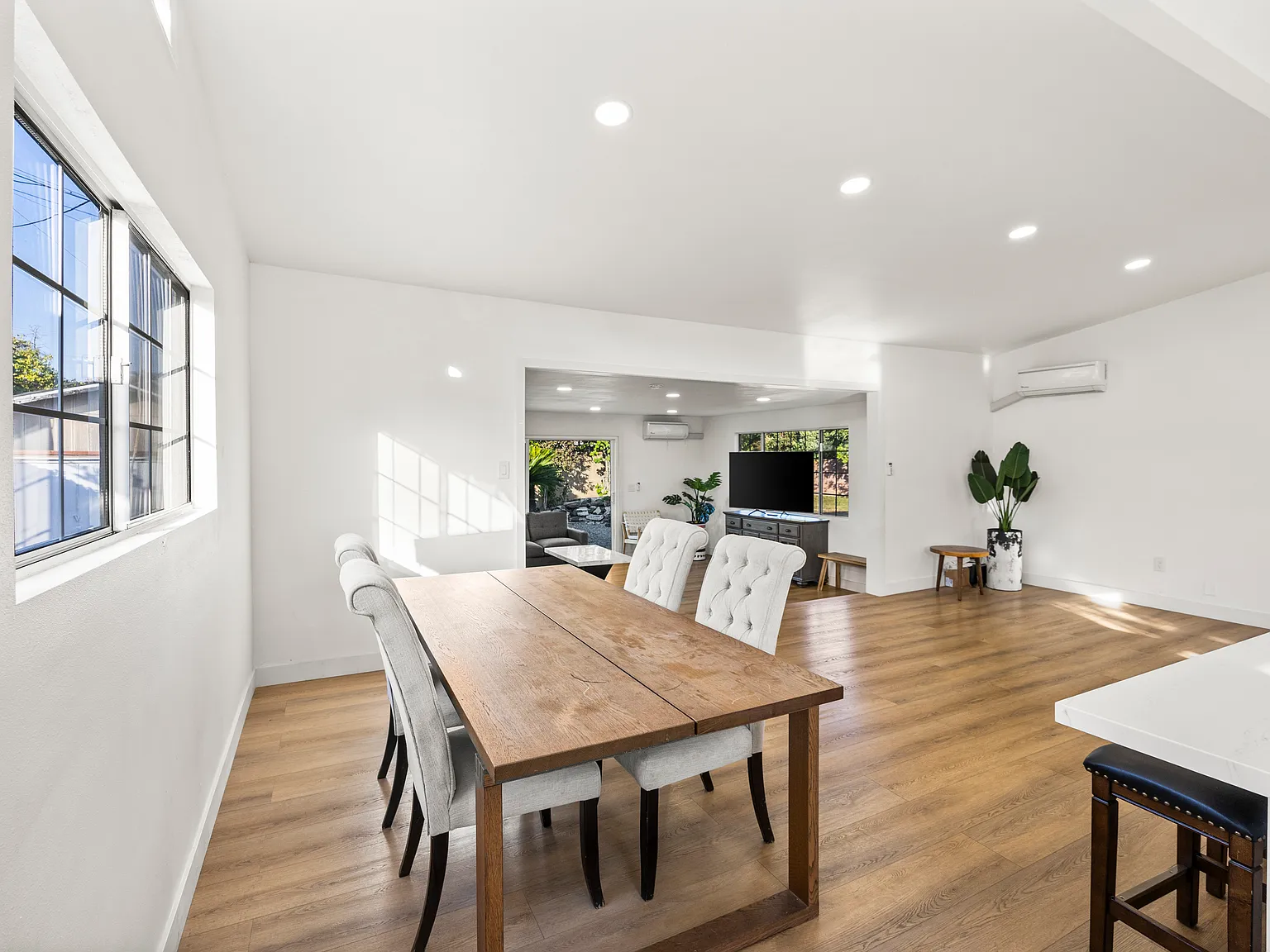 3 bed, 1504 sqft, $9,500 — Photo 3