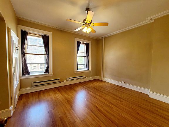 2nd image of 3502 Ainslie St #2F