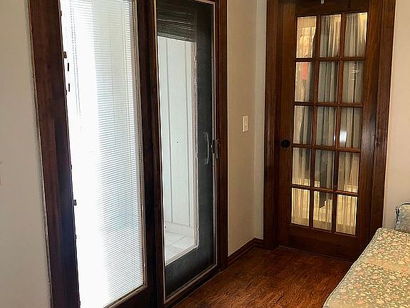 Mstr Bedrm balcony & closet