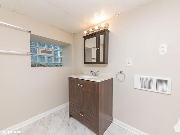 3rd image of 3517 W Grace St #1323