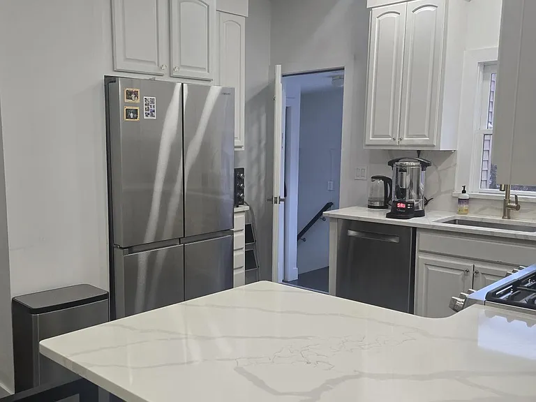 486 W Lincoln Ave — Photo 5