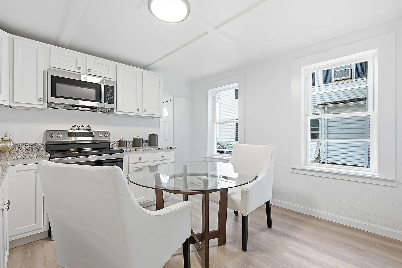 2 bed, 850 sqft, $2,600 — Photo 3