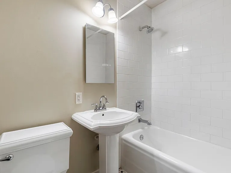 Westland Manor — Photo 24