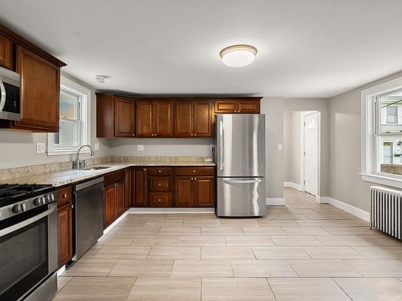 5th image of 200 Quincy Ave #C