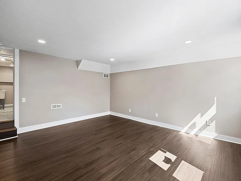 529 Spruce St — Photo 3