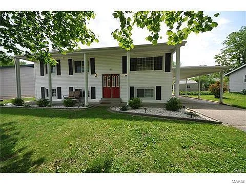 10 Saint Timothy Dr photo 1
